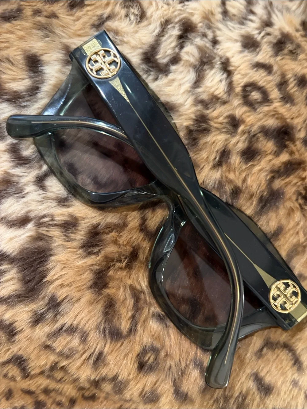 TORY BURCH  Sunglasses in transparent  charcoal with Orange Case